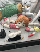 手塚治虫のレリーフのピノコ