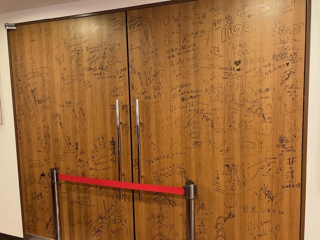 目黒シネマのドア